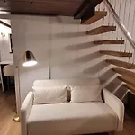 In Near Lifts & Centre 2br 2ba *