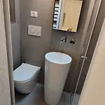 בית נופש In Near Lifts & Centre 2br 2ba *