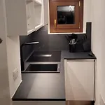 In Near Lifts & Centre 2br 2ba *