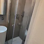 בית נופש In Near Lifts & Centre 2br 2ba