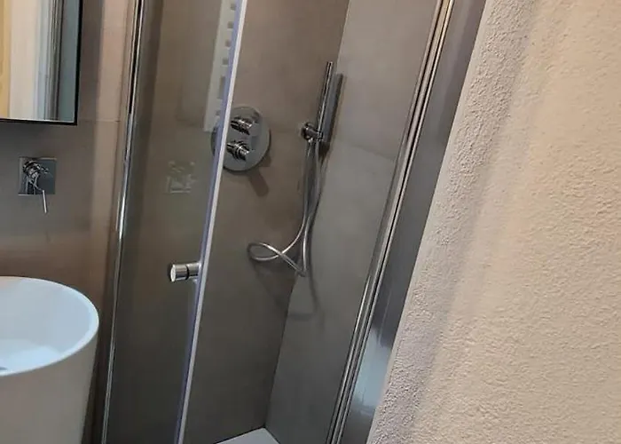 Holiday home In Near Lifts & Centre 2br 2ba